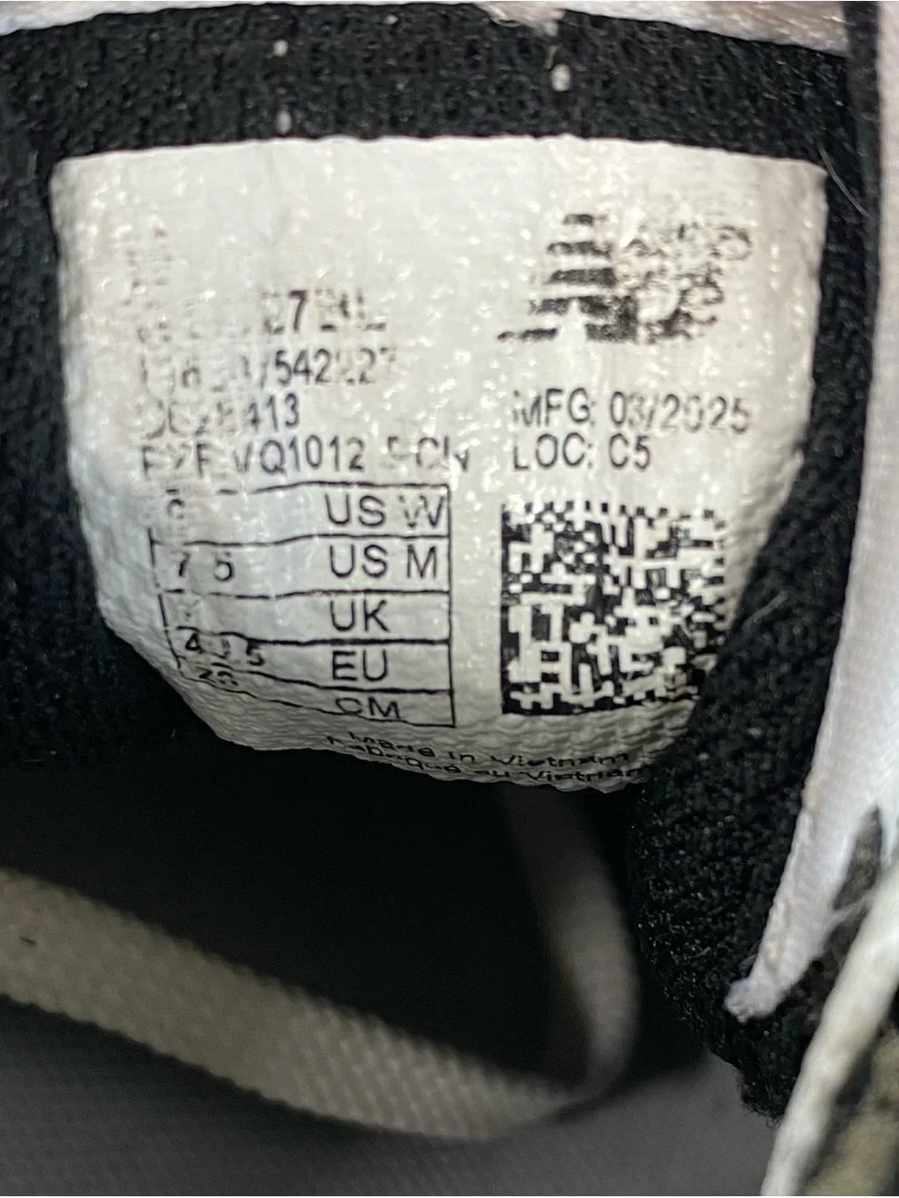 New Balance 327 WS327BL Womens Size 9 Black White Gum Running Shoes
